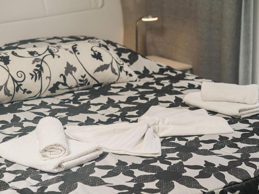 Luxury Apartments-La Dino Maky ヴォディツェ 部屋 写真