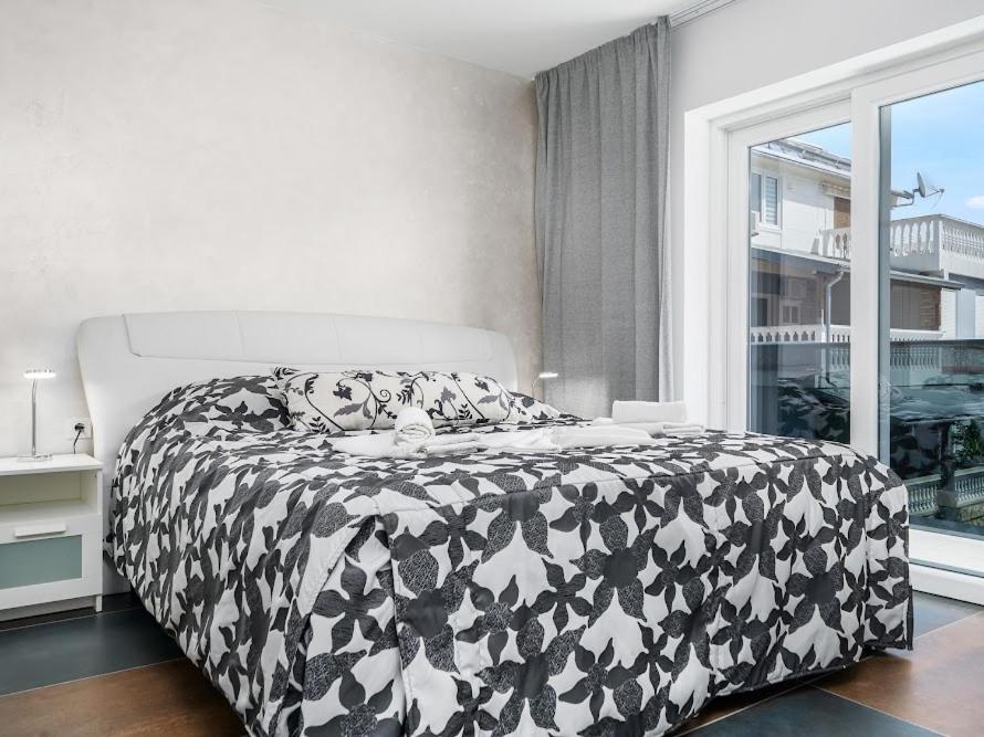 Luxury Apartments-La Dino Maky ヴォディツェ 部屋 写真